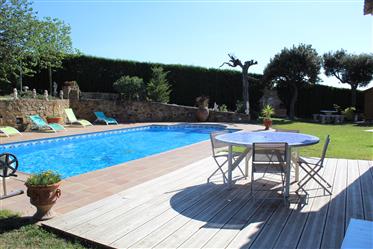 Begur, Large catalan house with pool and lots of land in a very quiet residential area