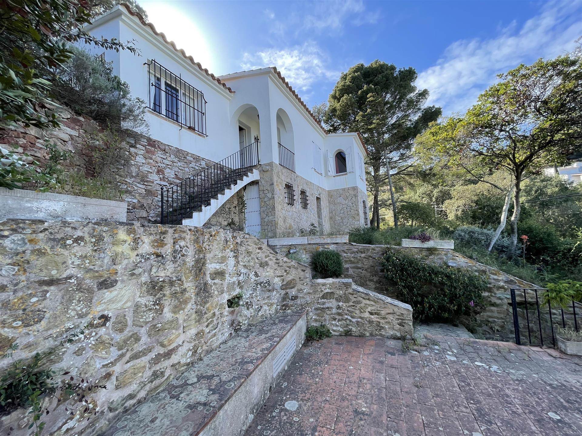 Begur, House with spectacular sea views and 5 min. Walk from the beach