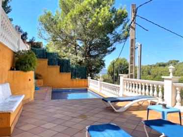 Begur, Family house built in 2002, surrounded by nature and located in a residential area