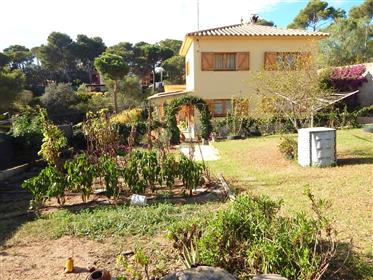 Tamariu, single family house with garden, 750m from the beach