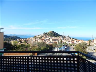 Begur, Apartment with sea view and and towards the Castle ruin