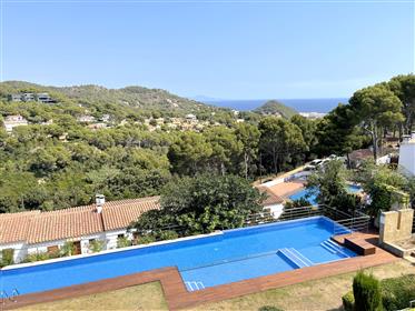 Begur, House completely renovated with sea view and community pool