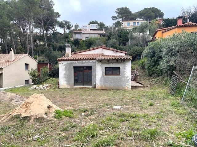 Begur, Small Chalet to reform and possible to exp and, located in quiet residential area