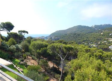 Begur, terraced house with sea views in the holiday complex Puig d'Aiguafreda