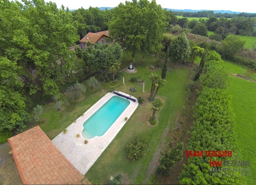 Country property (21,353 m²) in Miramas