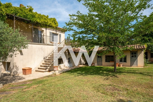 Sale of a 9-room house (278 m²) in Aix En Provence