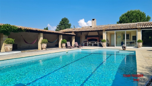 Prestigious house in the heart of Provence (505 m2)