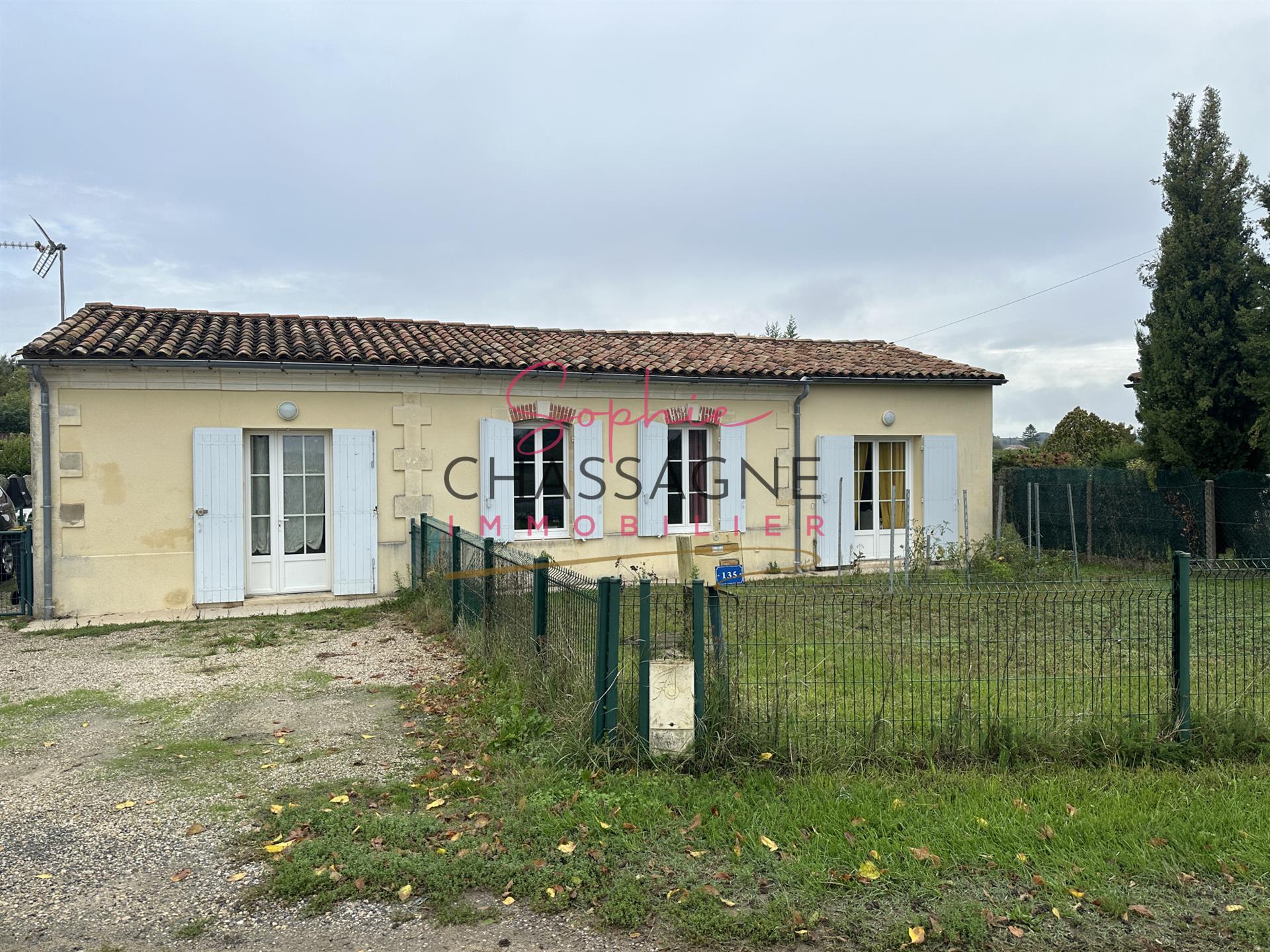 Single storey house in St Sulpice de Faleyrens