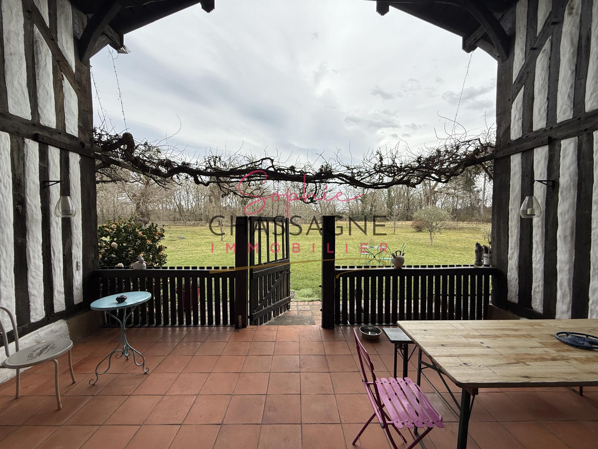 Entre Langon et Mont de Marsan, propriété équestre avec 2 logements sur plus de 7 hectares ...