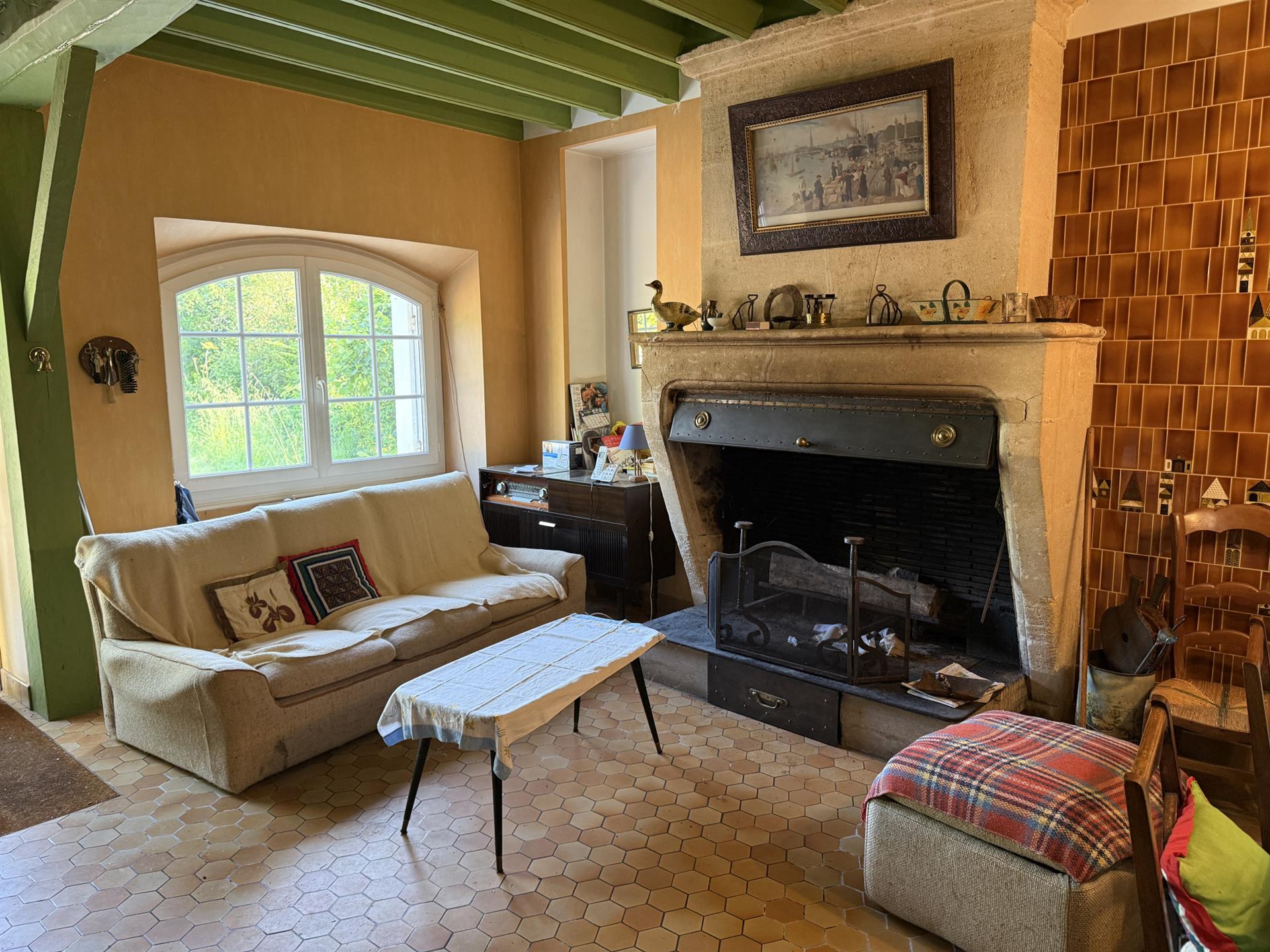 A 5 minutos de la casa Branne Stone con alto potencial, en 1630 m2 de terreno