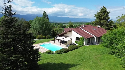 Property on 2 hectares 20 min Geneva