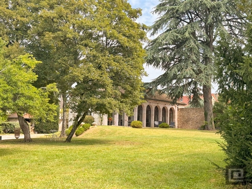 Orangerie de Caractère au Cœur des Vignes de Bourgogne