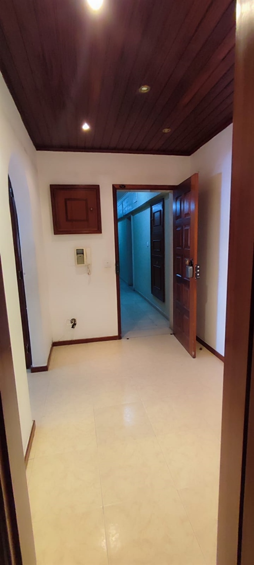 1 bedroom apartment with storage room in Massamá