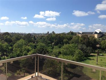 Amazing rooftop duplex with elevator and parking in Tabu with beautiful views of Hayarkon Park!