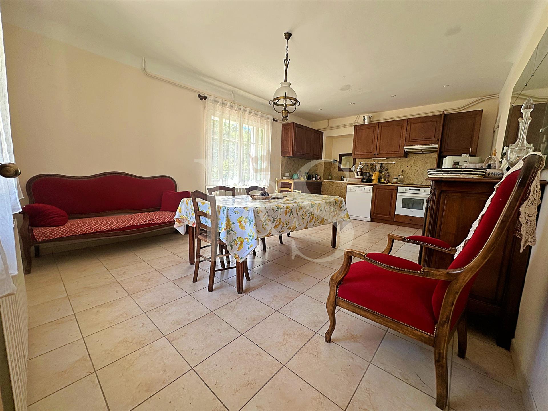 At the foot of Ventoux Malaucène House of 192 m2 on wooded land of 6020 m2