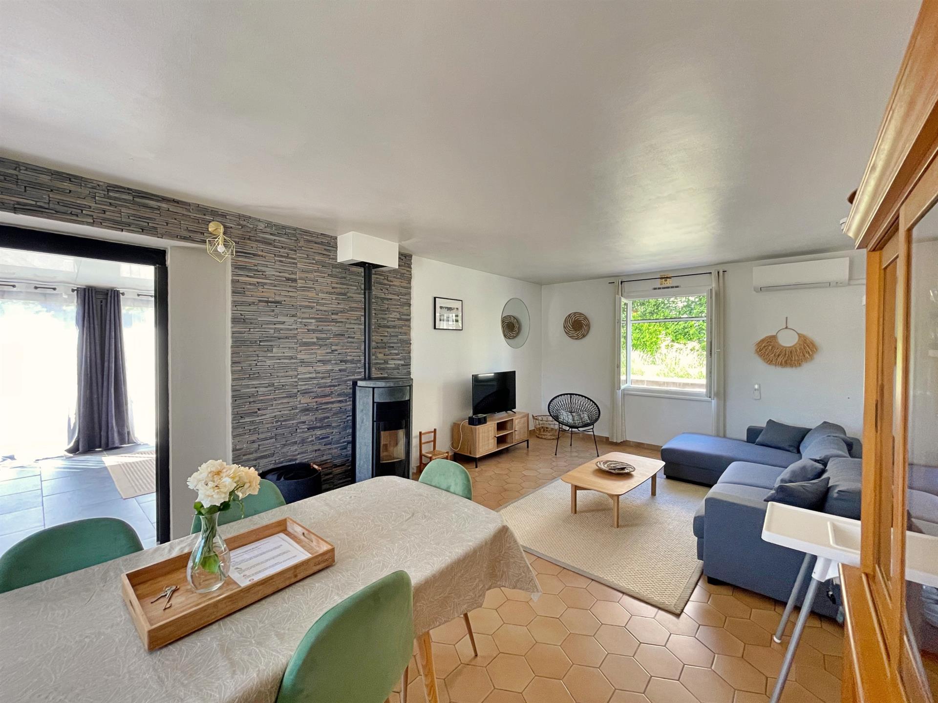Mirabel-Aux-Baronnies, Single-story villa with swimming pool and open view