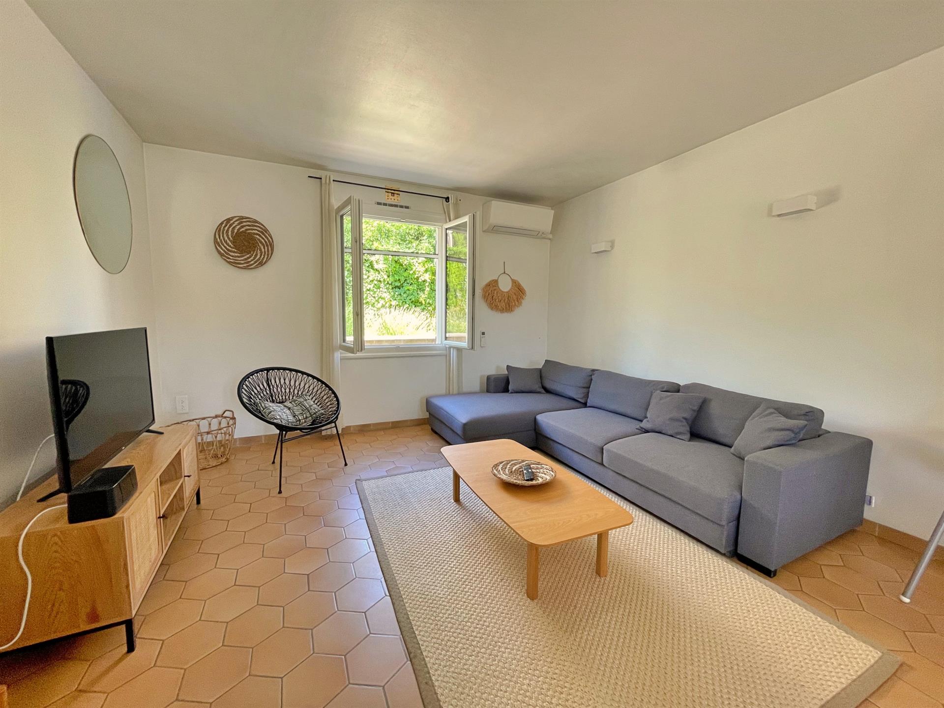 Mirabel-Aux-Baronnies, Single-story villa with swimming pool and open view