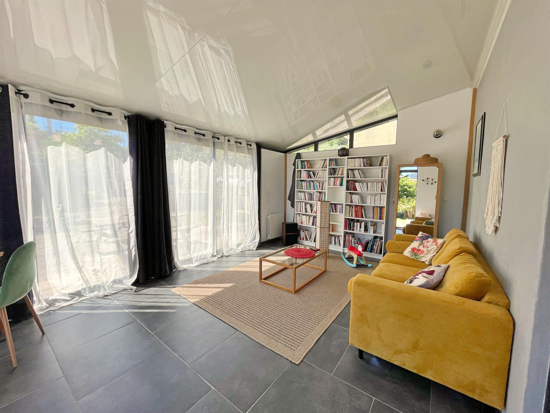 Mirabel-Aux-Baronnies, Single-story villa with swimming pool and open view