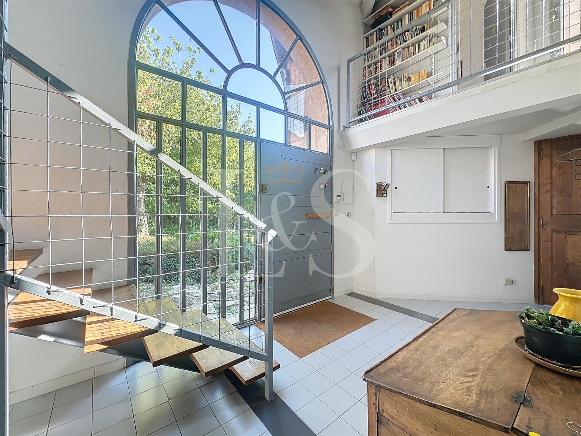 Ventoux Provence Architect's house of approximately 260m2 with swimming pool and garden of 1873m2 pl