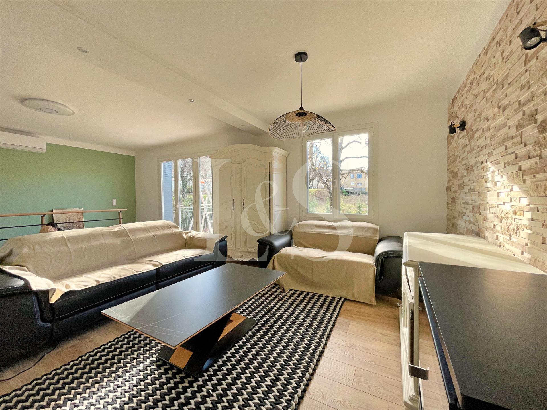Restored villa with swimming pool and quality services