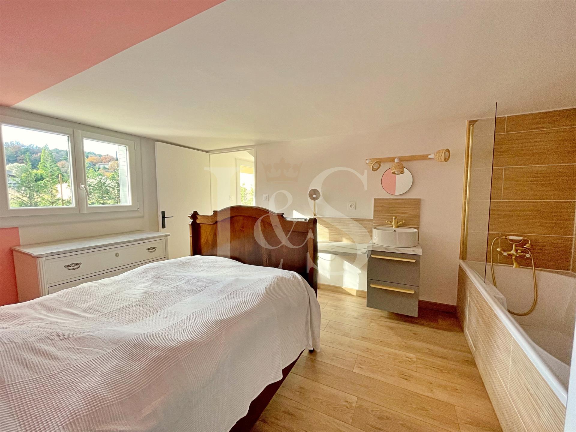 Restored villa with swimming pool and quality services