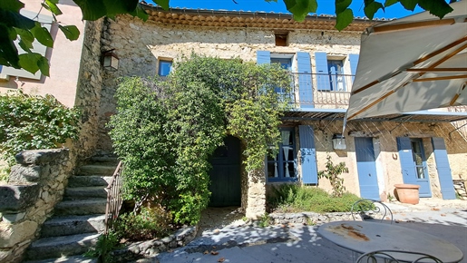 Near Malaucène, Very beautiful stone farmhouse on two levels totaling 390m2 of living space