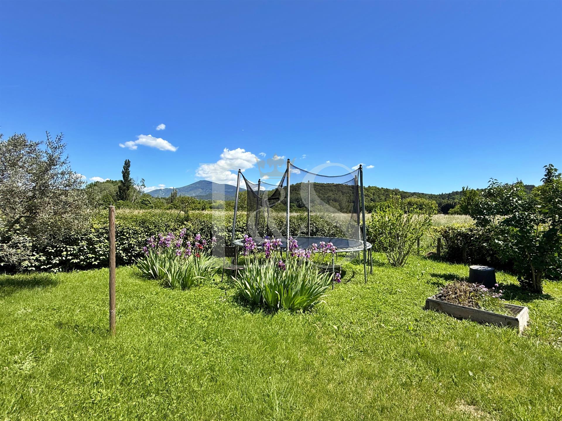 Magnificent renovated stone farmhouse of approximately 130m2 with swimming pool on a plot of 13935m2