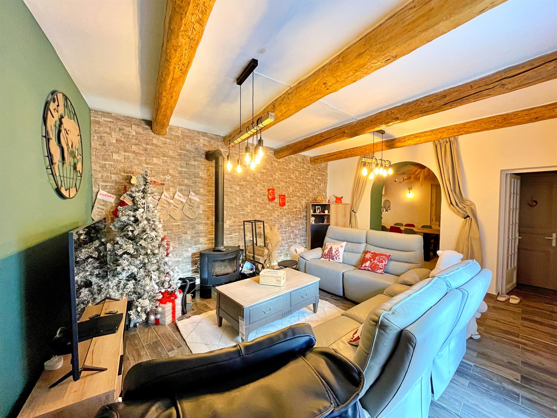 Village house ideal for family life with swimming pool and independent spaces