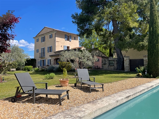 Provençal farmhouse with swimming pool South Ventoux