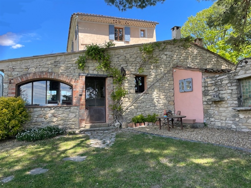 Provençal farmhouse with swimming pool South Ventoux