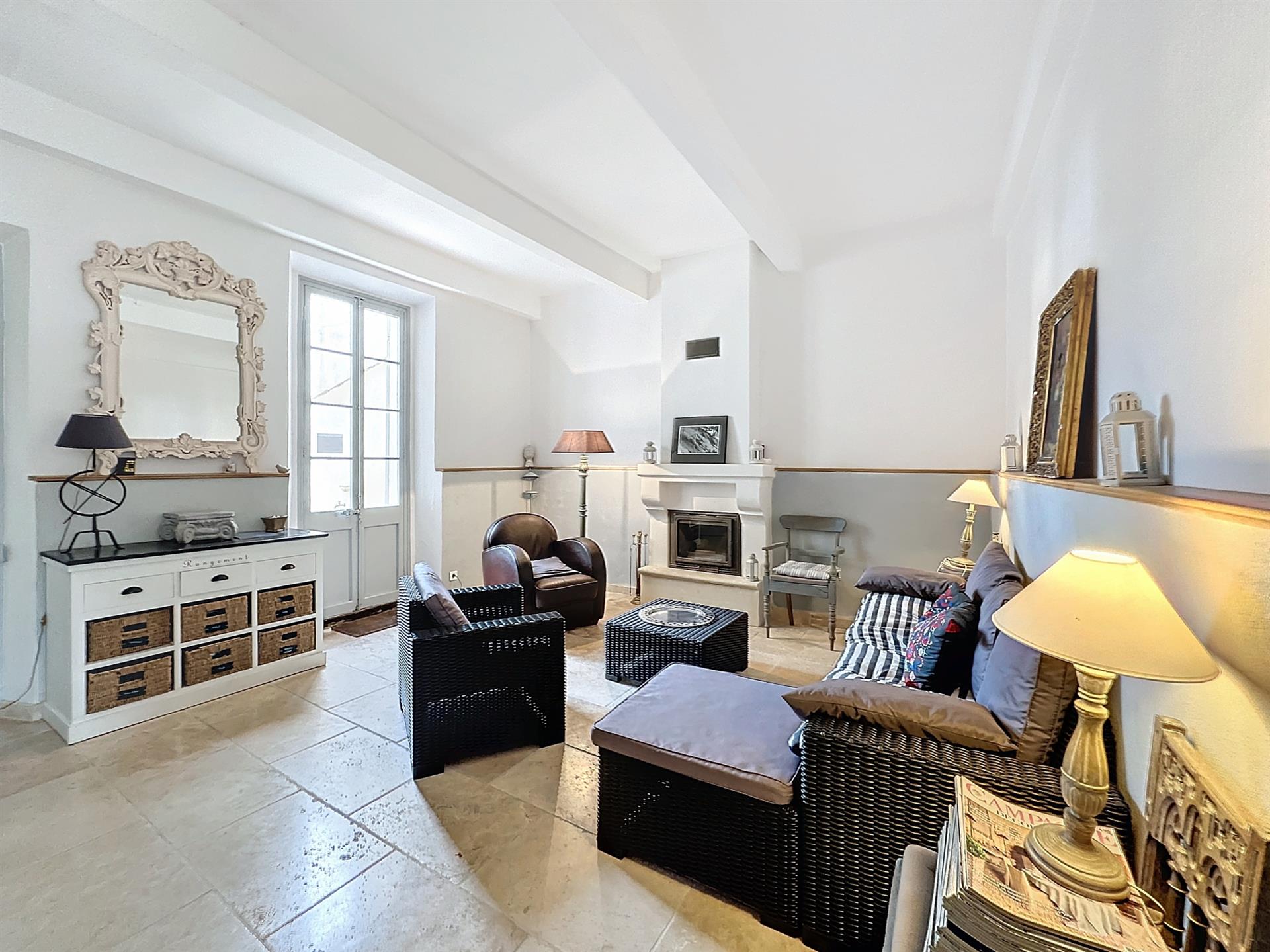 Malaucène Bourgeois Village House of approximately 160m2 with Swimming Pool and Authentic Charm
