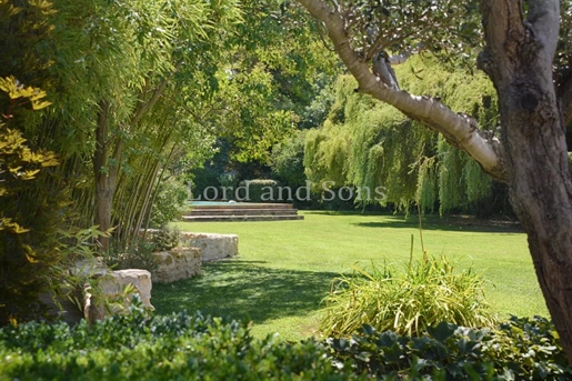 Magnificent 19th-C property of 280m2 on a garden of 3000m2 with swimming pool