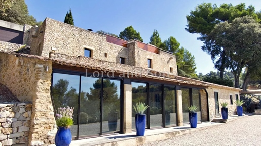 Exceptional property in Lourmarin with panoramic view