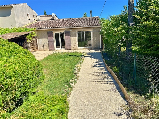Gelijkvloers huis ongeveer in Entrechaux met zonnig terras en omheinde tuin