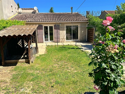 Gelijkvloers huis ongeveer in Entrechaux met zonnig terras en omheinde tuin