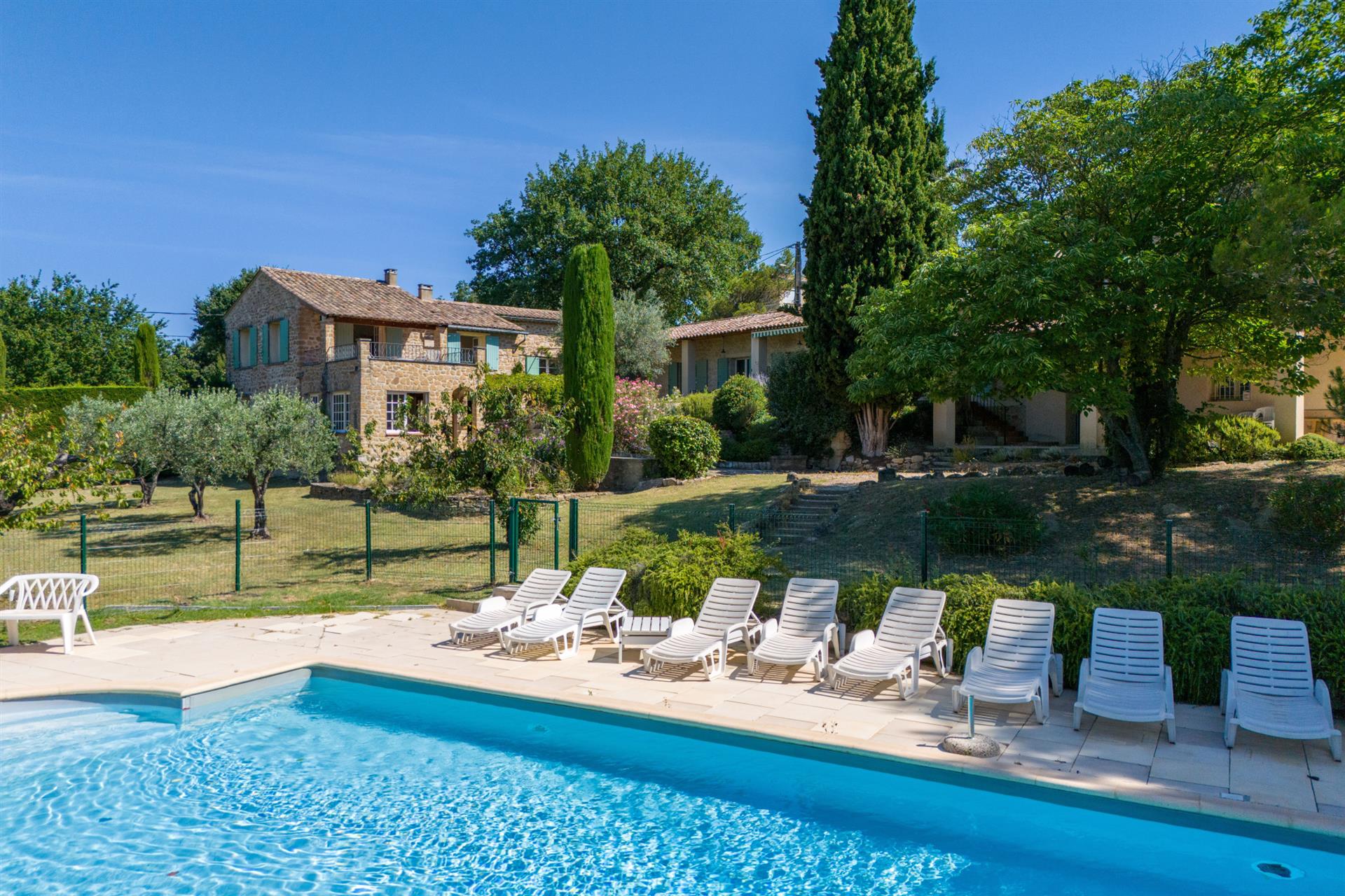 Exceptional Provençal Property in Vaison-la-Romaine: Charm, Volume and Panoramic View