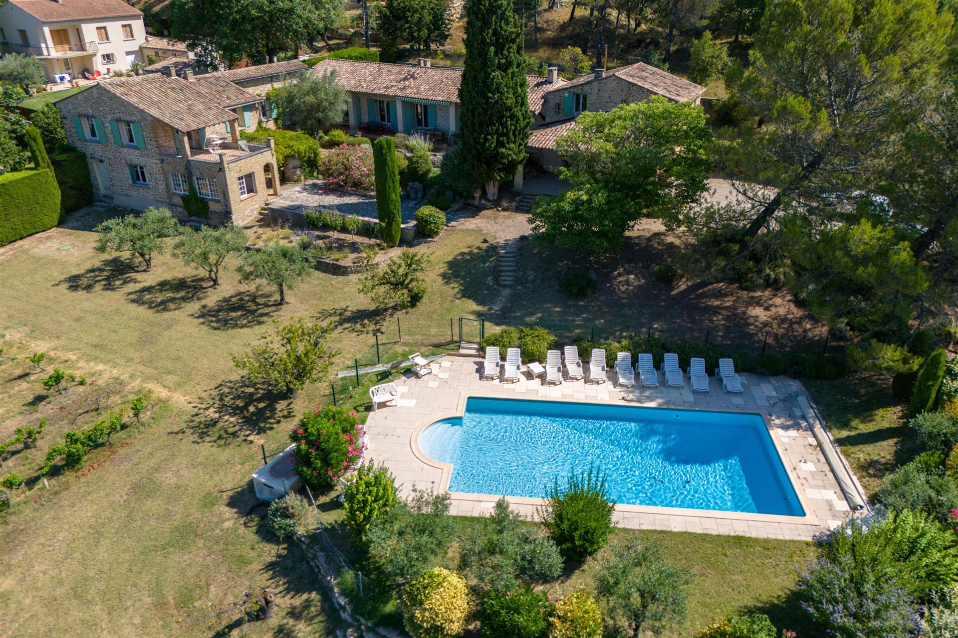 Exceptional Provençal Property in Vaison-la-Romaine: Charm, Volume and Panoramic View