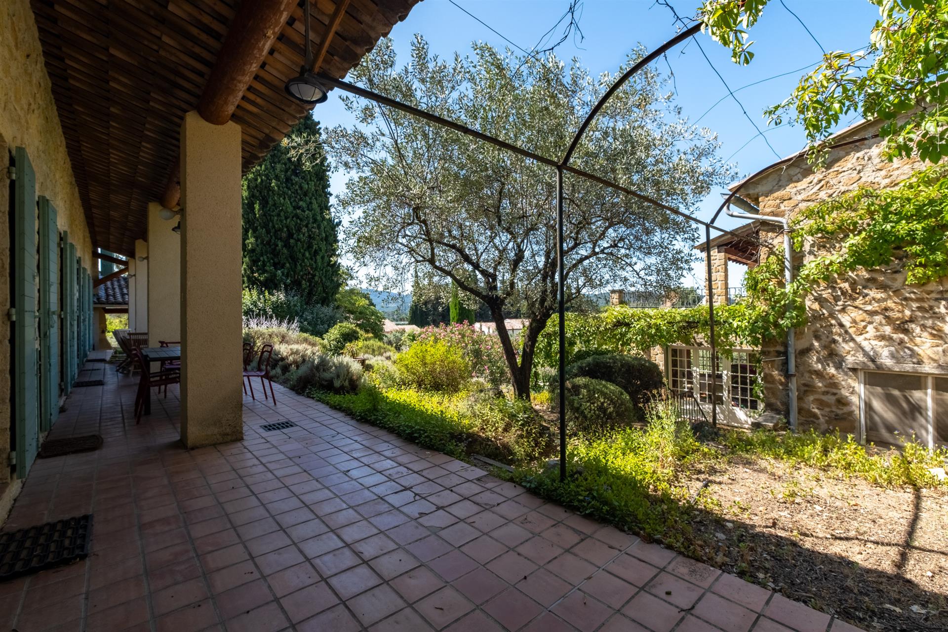 Exceptional Provençal Property in Vaison-la-Romaine: Charm, Volume and Panoramic View