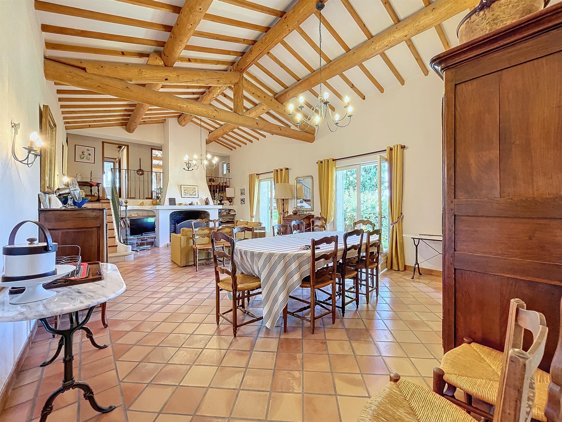 Exceptional Provençal Property in Vaison-la-Romaine: Charm, Volume and Panoramic View