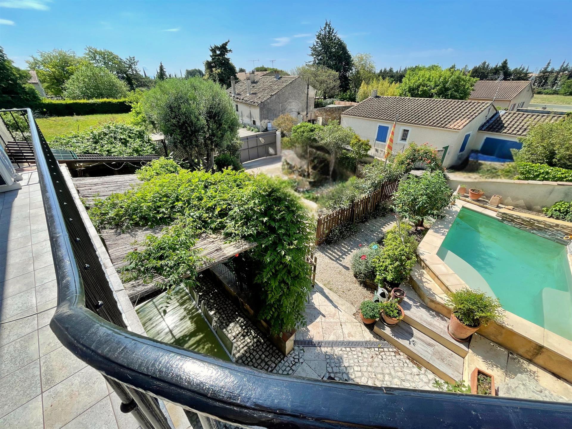 270 m2 village house with two independent dwellings, jacuzzi pool and garage, Sérignan-du-Comtat