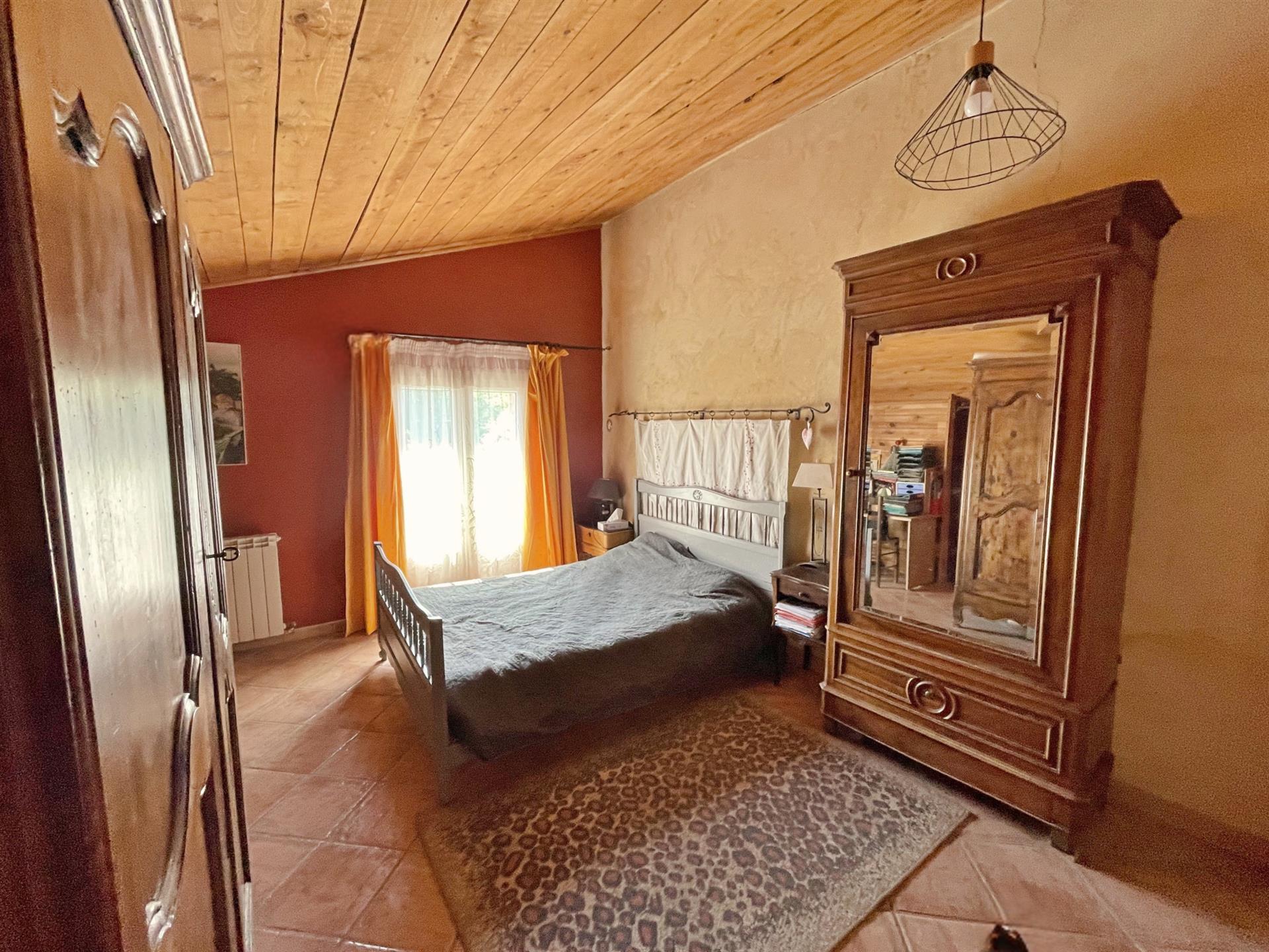 270 m2 village house with two independent dwellings, jacuzzi pool and garage, Sérignan-du-Comtat