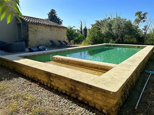 Enclave des papes, 18-hectare organic winegrowing estate with farmhouse, swimming pool and apartment