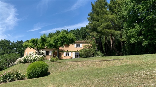 Property of 5270m2 with swimming pool on Seguret