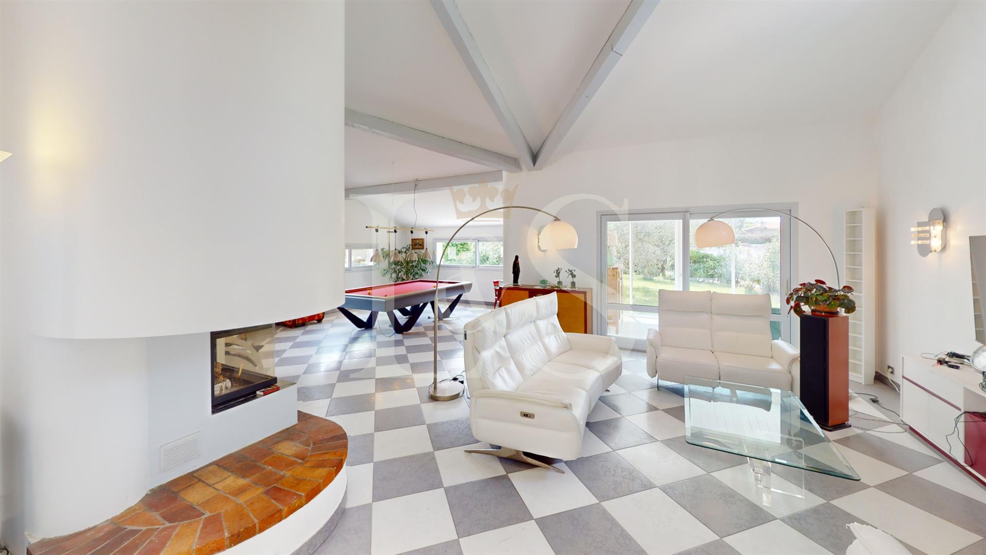 À vendre Superbe maison de 320 m2 habitables avec piscine au cœur de Vaison-la-Romaine