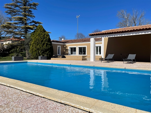 Magnificent villa of 200m2 on 2200m2 of land with swimming pool
