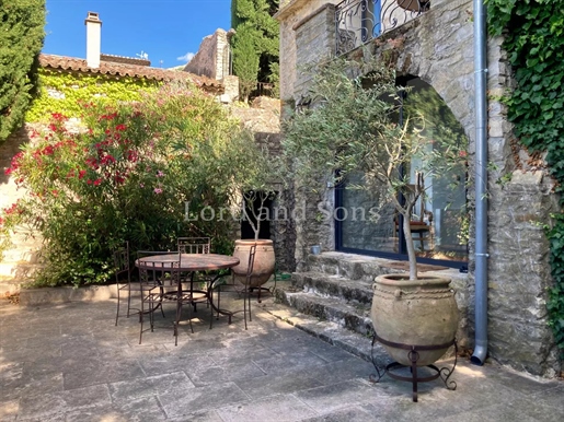 Beautiful house with inner courtyard in the heart of the medieval city