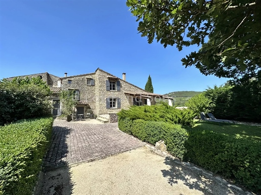 Close to Vaison-la-Romaine, in a charming village, Stone farmhouse, restored, with garden and heated