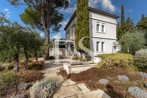 Provençal Haven of Peace: View, Swimming Pool, Garden and Amenities of L'Isle-sur-la-Sorgue