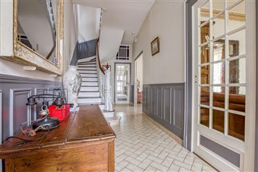Charming bourgeois town centre house