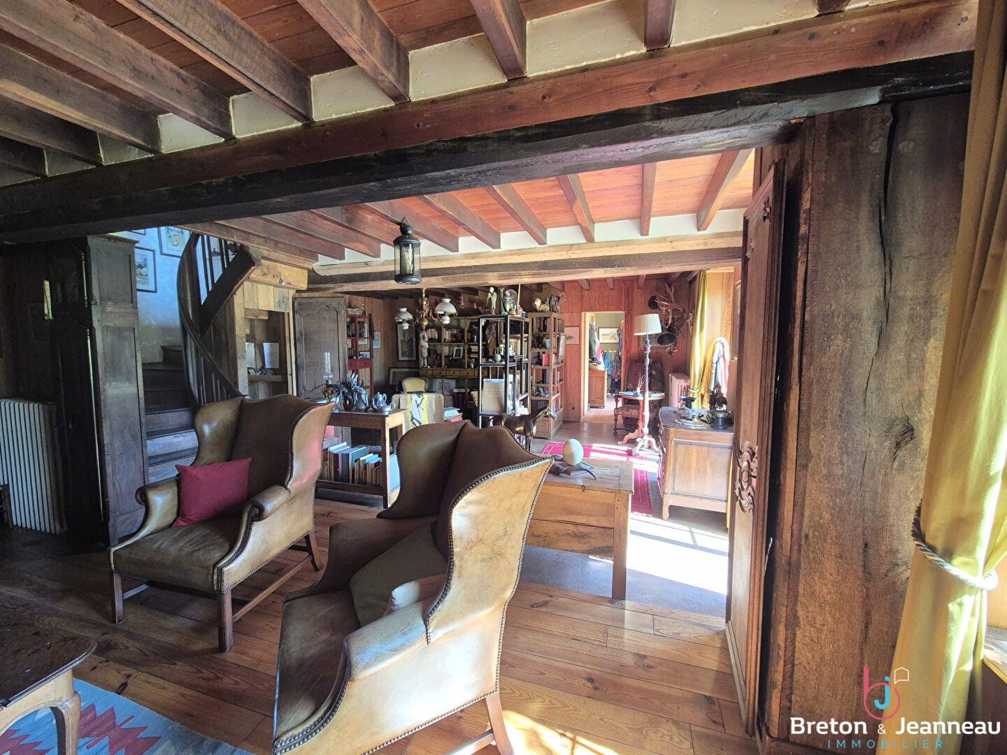 Farmhouse on 8 hectares in the Domfront sector